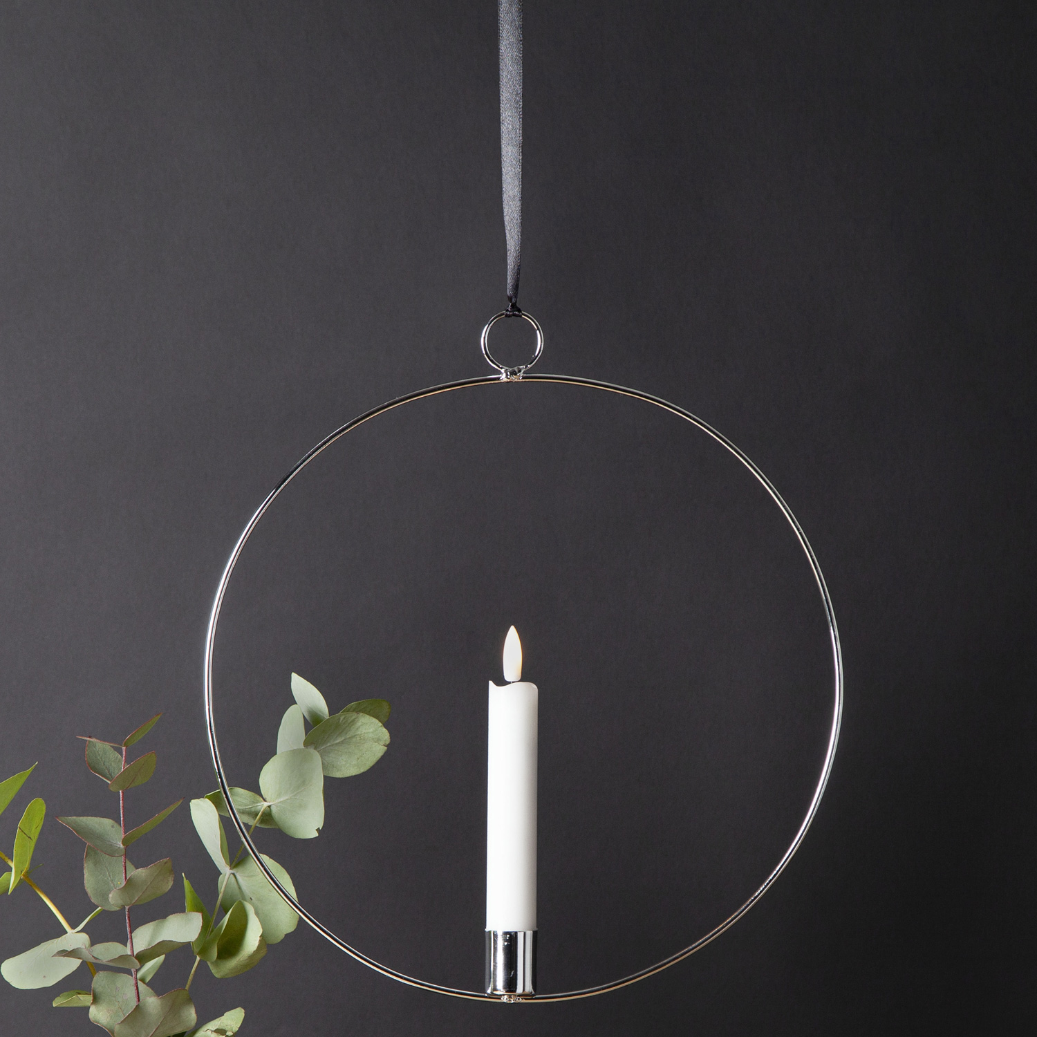Relaxdays LED Ring Deko, für Tisch & Fensterbank, mit Fuß, Ø 25 cm,  ganzjährig, Metallkranz, batteriebetrieben, silber